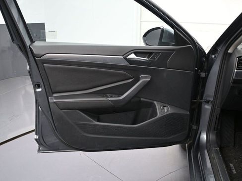 Used 2022 Volkswagen Jetta SE w/ Panoramic Sunroof Package FWD image 7