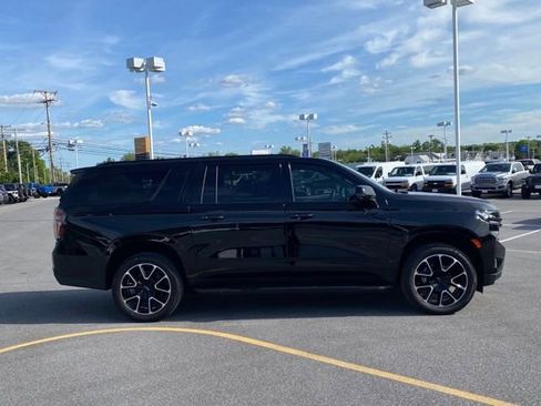 Used 2024 Chevrolet Suburban RST w/ Luxury Package AWD/4WD image 6