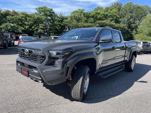 Used 2025 Toyota Tacoma TRD Off-Road AWD/4WD image 6