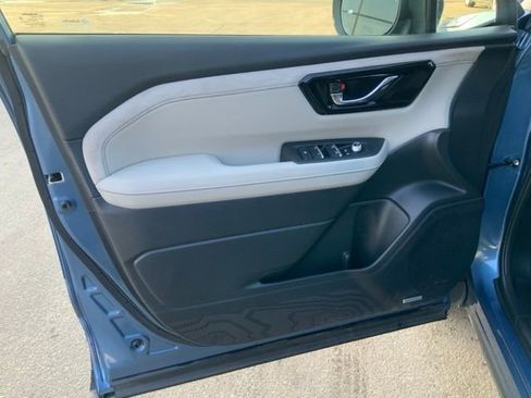 Certified 2025 Subaru Forester Limited image 12