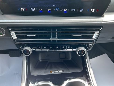 New 2026 Chevrolet Traverse LT w/ Enhanced Driving Package image 15