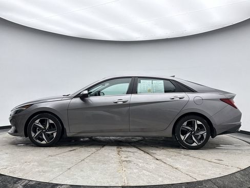 Used 2023 Hyundai Elantra Limited image 2