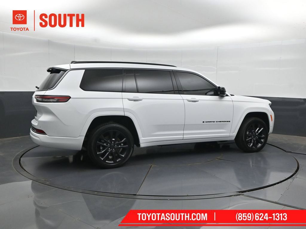 Used 2026 Jeep Grand Cherokee L Limited AWD/4WD image 2