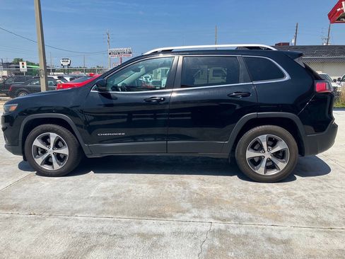 Used 2019 Jeep Cherokee Limited AWD/4WD image 3