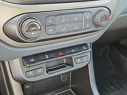 Used 2016 Chevrolet Colorado Z71 AWD/4WD image 23