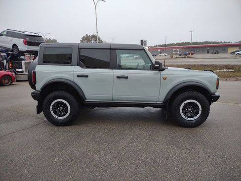 Used 2022 Ford Bronco Badlands image 8
