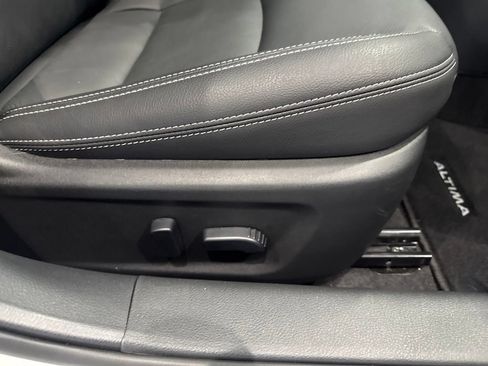 Used 2025 Nissan Altima 2.5 SL AWD/4WD image 13