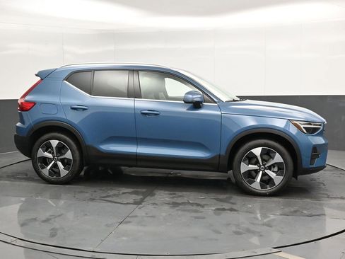 New 2025 Volvo XC40 B5 Core w/ Climate Package image 3