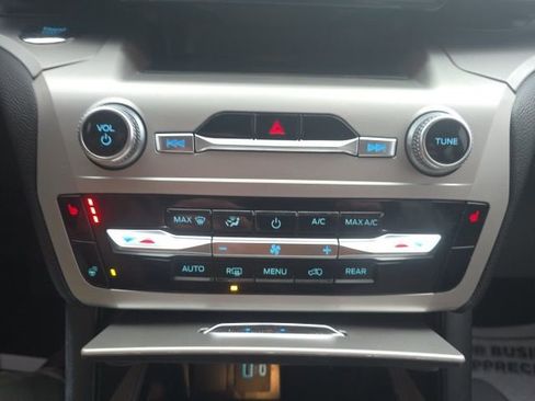 Used 2022 Ford Explorer XLT w/ Equipment Group 202A image 21