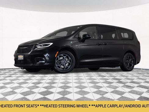 Used 2022 Chrysler Pacifica Touring-L w/ Uconnect Theater Family Group FWD image 2
