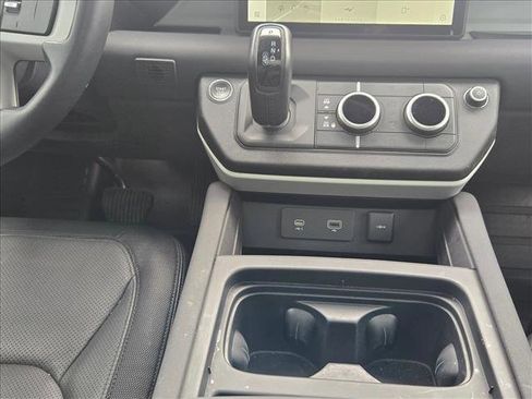 Used 2023 Land Rover Defender 110 X-Dynamic SE image 16