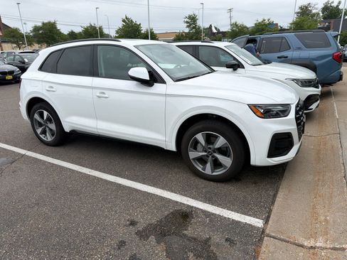 Used 2025 Audi Q5 2.0T Premium w/ Convenience Plus Package AWD/4WD image 2