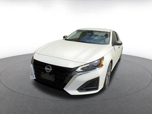 Used 2025 Nissan Altima 2.5 SV image 7