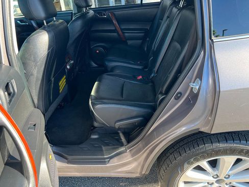 Used 2013 Toyota Highlander Limited AWD/4WD image 22