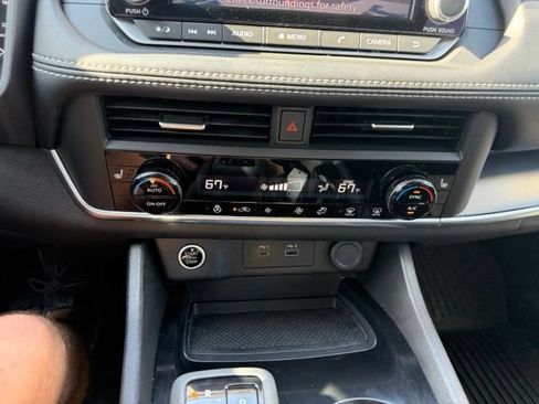 Used 2023 Nissan Rogue SV w/ SV Premium B Package FWD image 24