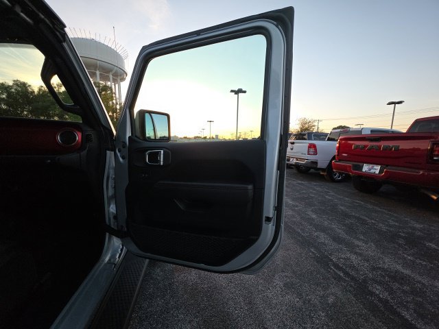 Used 2022 Jeep Wrangler Rubicon w/ LED Lighting Group AWD/4WD image 13
