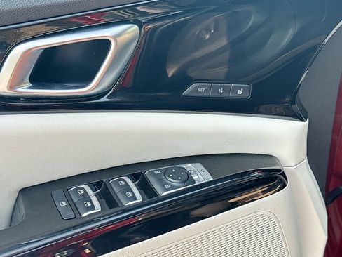 Certified 2023 Kia Carnival SX FWD image 21