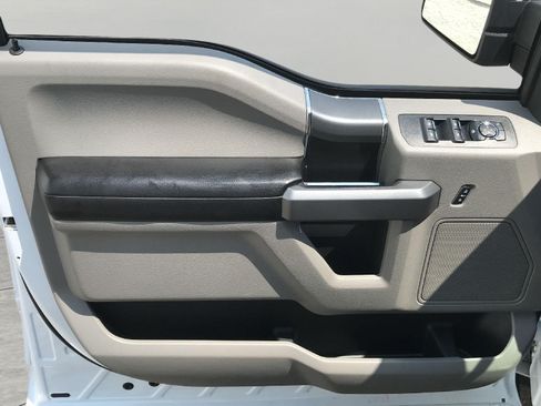 Used 2018 Ford F150 XLT w/ Equipment Group 302A Luxury AWD/4WD image 18