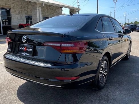 Used 2019 Volkswagen Jetta SE w/ Cold Weather Package FWD image 3