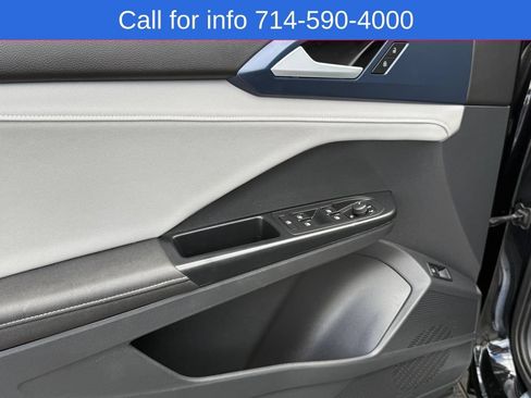 Used 2024 Volkswagen Taos SE AWD/4WD image 11