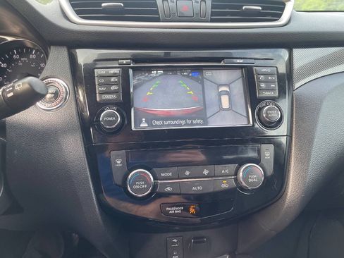 Used 2014 Nissan Rogue SL w/ SL Premium Package AWD/4WD image 17