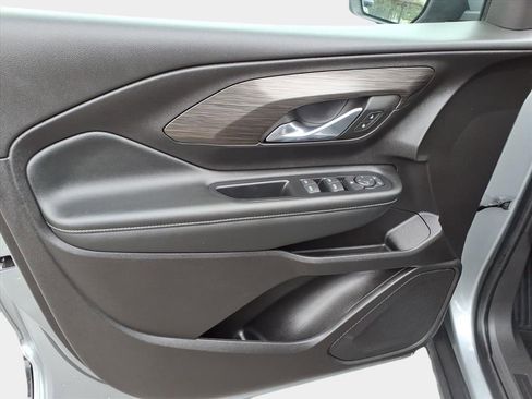 Used 2024 GMC Terrain SLE image 9