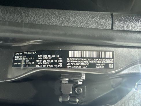 Used 2016 Jeep Renegade Latitude w/ Cold Weather Group image 39