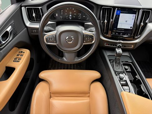 Used 2019 Volvo XC60 T5 Momentum w/ Premium Package image 13