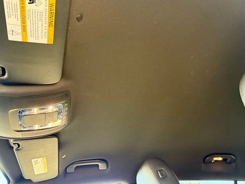 Used 2021 Mercedes-Benz GLB 250 image 34