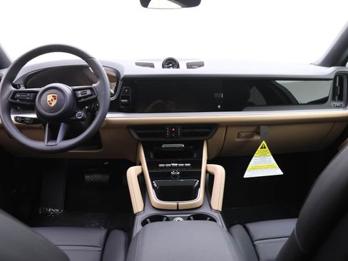 Used 2024 Porsche Cayenne Coupe image 16