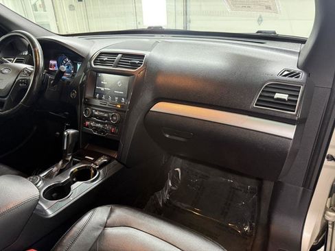 Used 2017 Ford Explorer XLT w/ Equipment Group 202A image 37