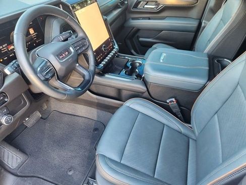 Used 2025 GMC Yukon XL AT4 w/ AT4 Premium Package image 4