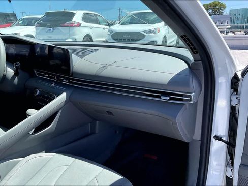 Used 2024 Hyundai Elantra SEL FWD image 23