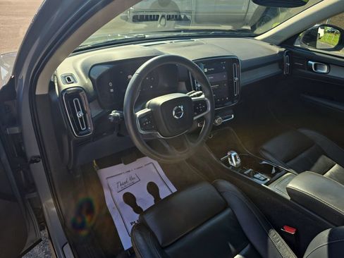 Used 2023 Volvo XC40 B4 Ultimate FWD image 25