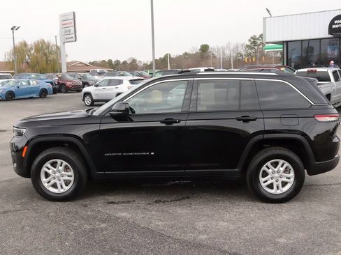 Used 2023 Jeep Grand Cherokee Laredo image 4