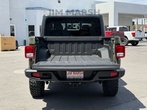 Used 2023 Jeep Gladiator Sport AWD/4WD image 5