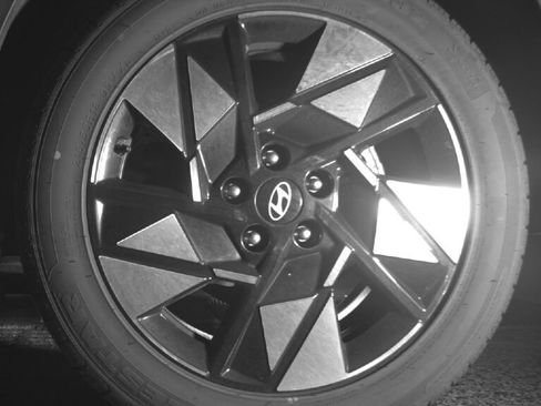 Used 2025 Hyundai Kona SEL FWD image 13