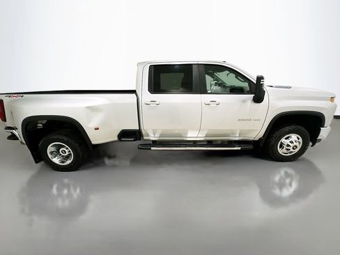 Used 2022 Chevrolet Silverado 3500 LT w/ Convenience Package image 8