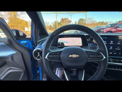 New 2025 Chevrolet Equinox EV LT image 11