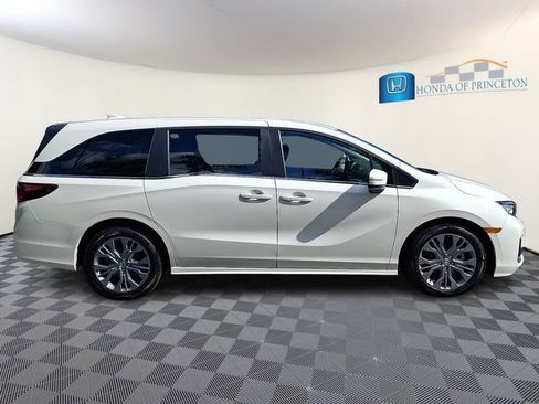 Certified 2025 Honda Odyssey Touring image 7