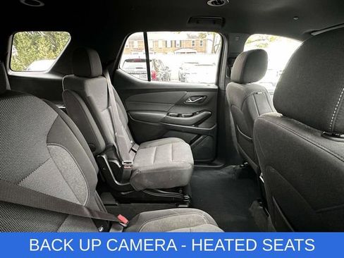 Used 2023 Chevrolet Traverse LT image 3