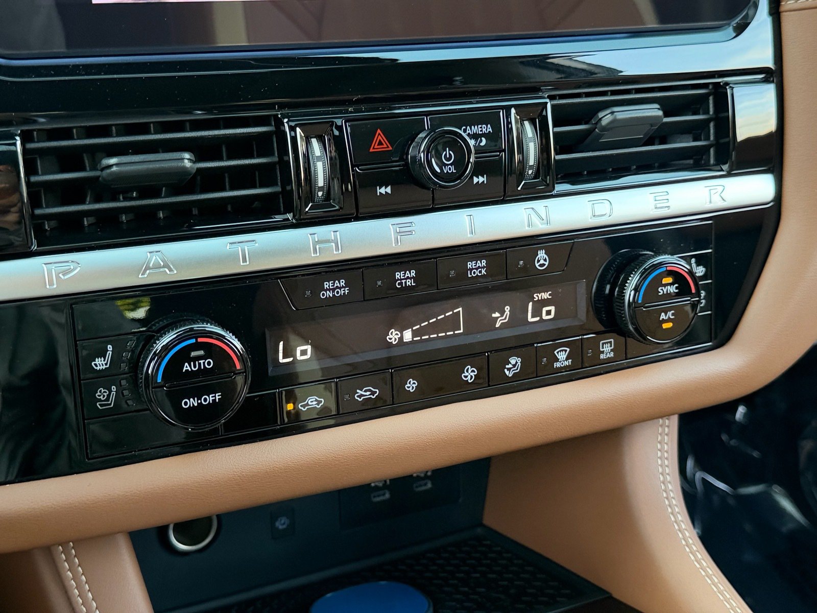Certified 2026 Nissan Pathfinder Platinum FWD image 28