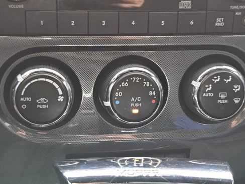 Used 2011 Dodge Challenger image 14