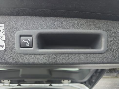 Used 2024 Toyota Sienna Platinum image 17