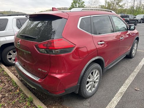 Used 2017 Nissan Rogue SV image 4