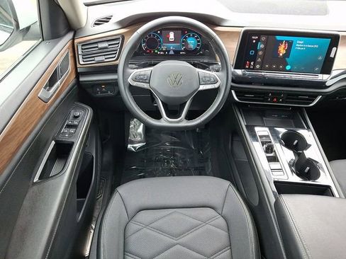 Used 2024 Volkswagen Atlas SE image 13
