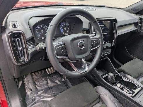 Used 2022 Volvo XC40 T5 R-Design w/ Advanced Package image 13