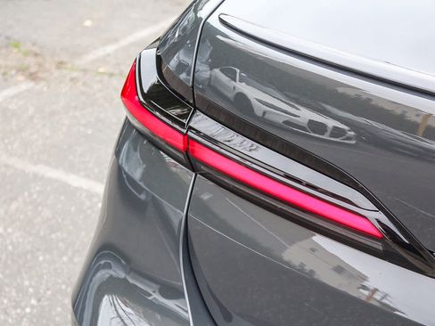 New 2026 BMW 740i w/ Premium Package image 7