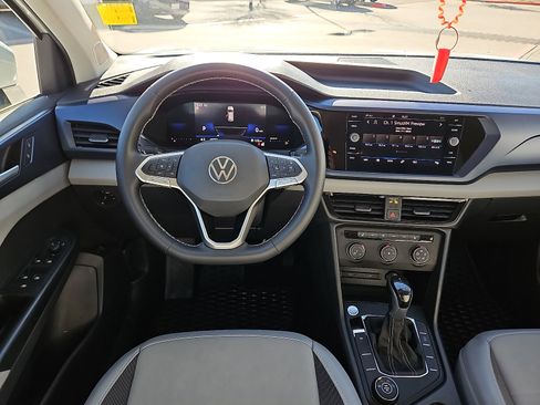 Certified 2022 Volkswagen Taos SE w/ IQ.Drive SE Package image 7