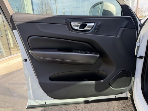 Used 2018 Volvo XC60 T6 R-Design w/ Convenience Package image 11